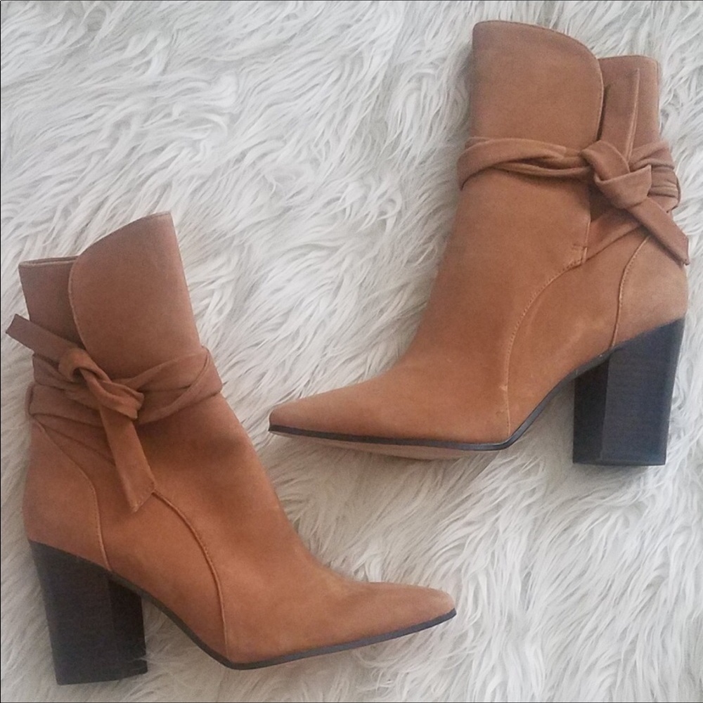 New Banana Republic Suede Block Heel Bootie Size 8